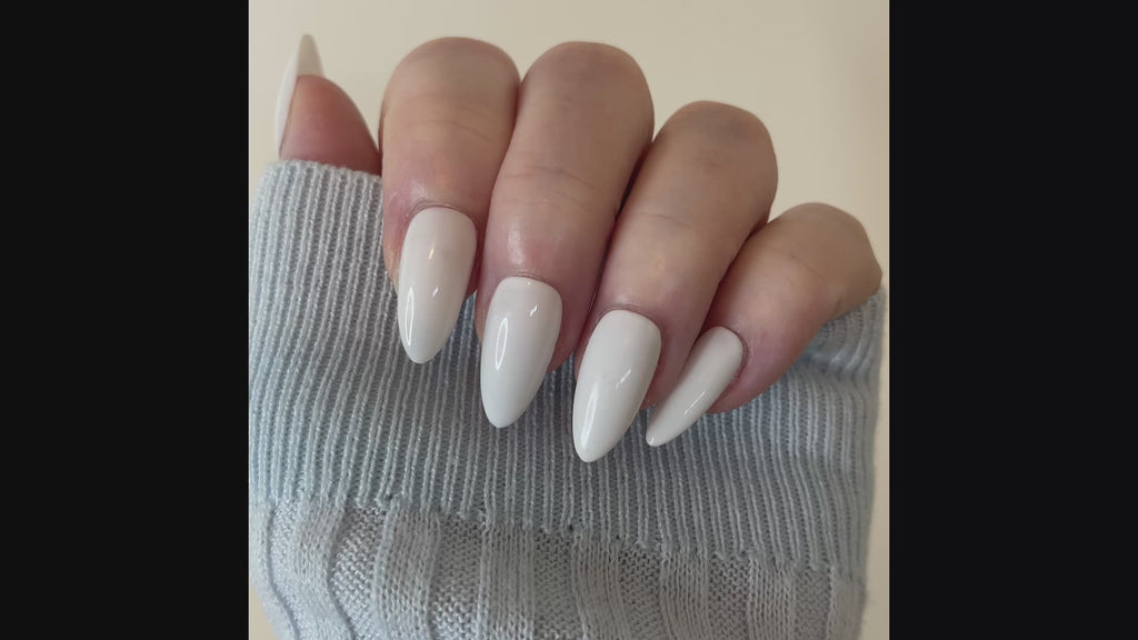 White Guardian. St George’s Day nails, white press on nails, elegant press on nails, handmade nails UK, minimalist white nails, patriotic England nails.